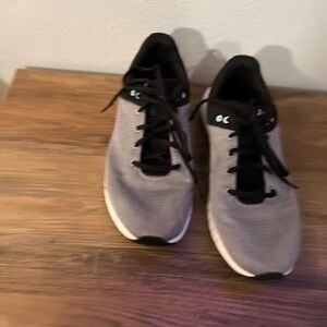 Used Under Armour Micro G Pursuit Sneakers – Women’s Size 8.5 – Gray